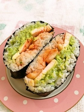 アボカドと鶏ハムのおにぎらず