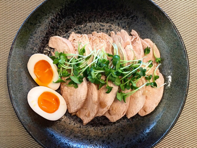 胸肉でしっとり鶏チャーシュー レシピ 作り方 By Mstkitchen クックパッド 簡単おいしいみんなのレシピが373万品