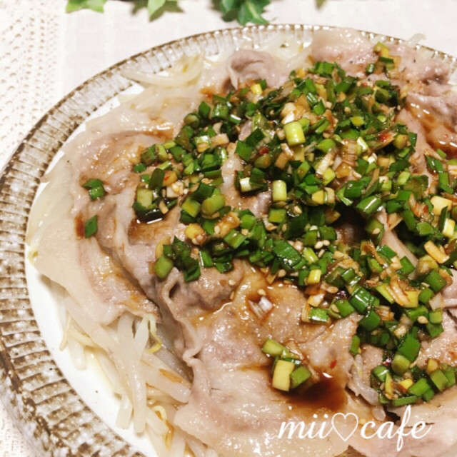 ニラ香味だれで 豚肉ともやしのレンジ蒸し レシピ 作り方 By Mii Cafe クックパッド 簡単おいしいみんなのレシピが354万品