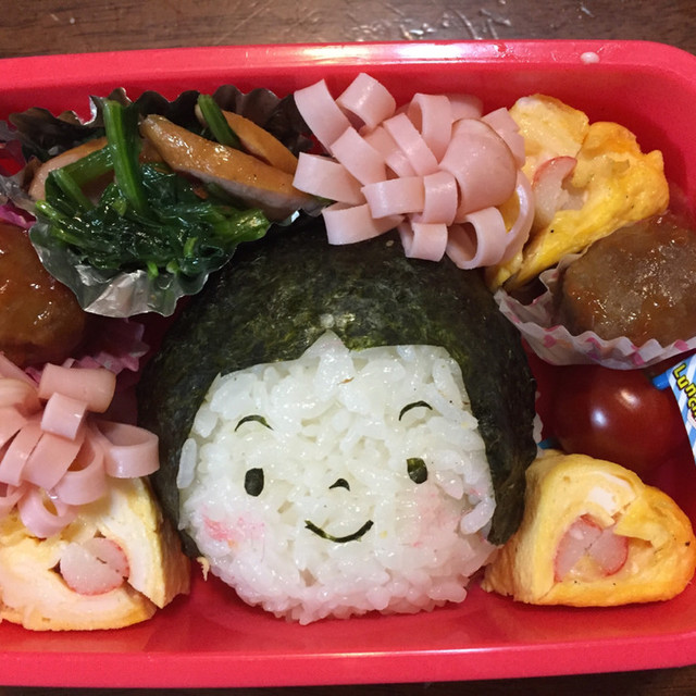 お弁当にどうぞ かおにぎり 女の子 レシピ 作り方 By Ym Yk Yz クックパッド 簡単おいしいみんなのレシピが359万品