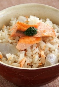 鮭と里芋の炊き込みご飯