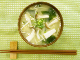 どっさりキノコの菌活おみそ汁