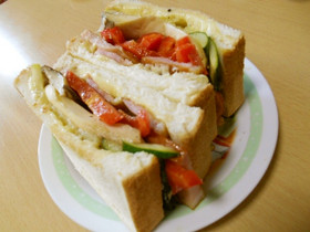 厚切りベーコンと焼野菜のサンド