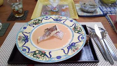 鯛の奉書焼き風  桜色ソースの写真