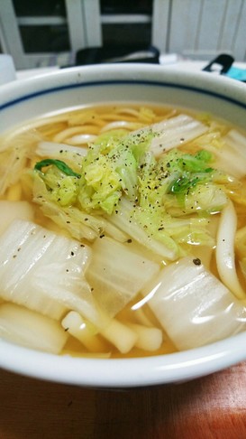 簡単すぎ♪夜食に白菜ペッパーポン酢うどん