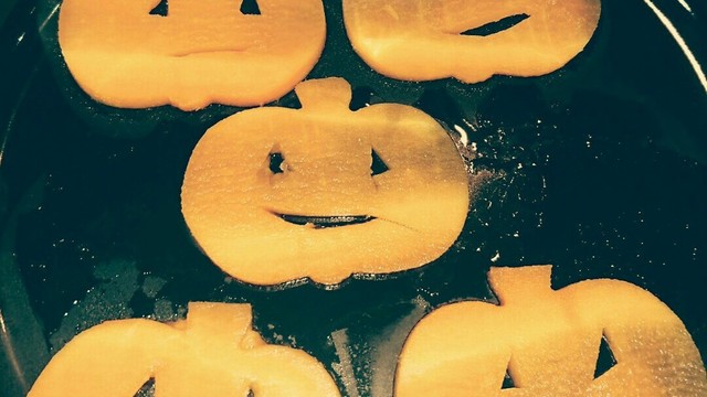 人参をハロウィンっぽく型抜きする方法 レシピ 作り方 By Cafemasami クックパッド 簡単おいしいみんなのレシピが363万品