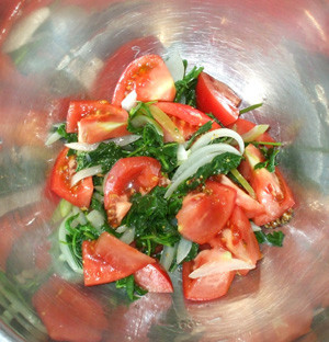 モロヘイヤとトマトの簡単サラダの画像