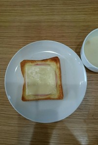 安定の朝食レシピ☆ハムチーズトースト
