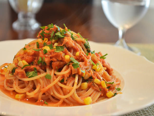 スパゲッティ ツナとトウモロコシのアラビアータ