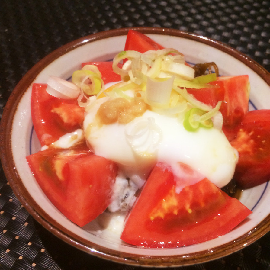 夏にツルツル☆もずくとトマトの温泉卵のせの画像