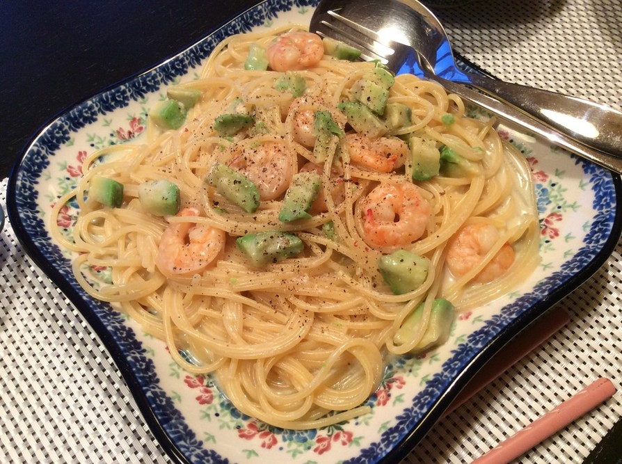 ⭐️アボカドとエビの濃厚クリームパスタ by Amalka 【クックパッド】 簡単おいしいみんなのレシピが381万品... 