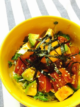 アボカドまぐろユッケ丼