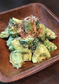 アボカドときゅうりのグリーンサラダ