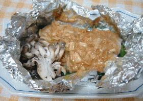 サゴシのえのきと葱の味噌だれホイル焼き