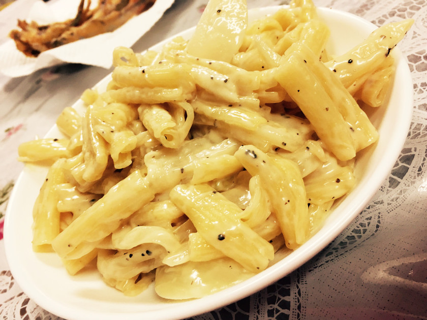 芽キャベツ、ベーコン、ペッパージャックのマカロニとチーズのレシピ