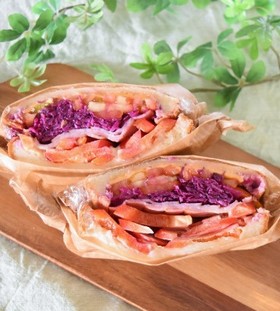 乳酸キャベツで「赤の具だくさんサンド」