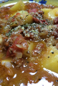 トマトソースで煮込むイタリアンな肉じゃが