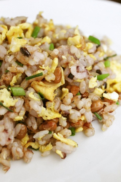 朝昼夕♪卵かつお節納豆でシンプル炒飯の写真