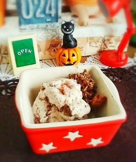 材料4つ♪クッキー&イチゴアイスクリーム