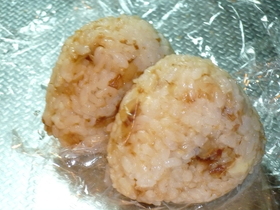 お弁当に!簡単チーズおかか♪おにぎり☆