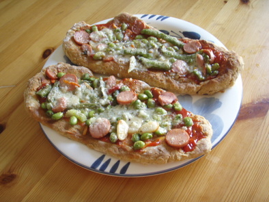 。枝豆カレーナンピザ。の写真