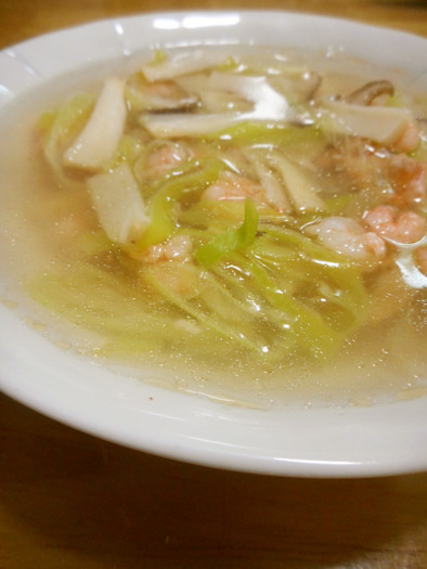 むきえびとエリンギの中華スープの写真