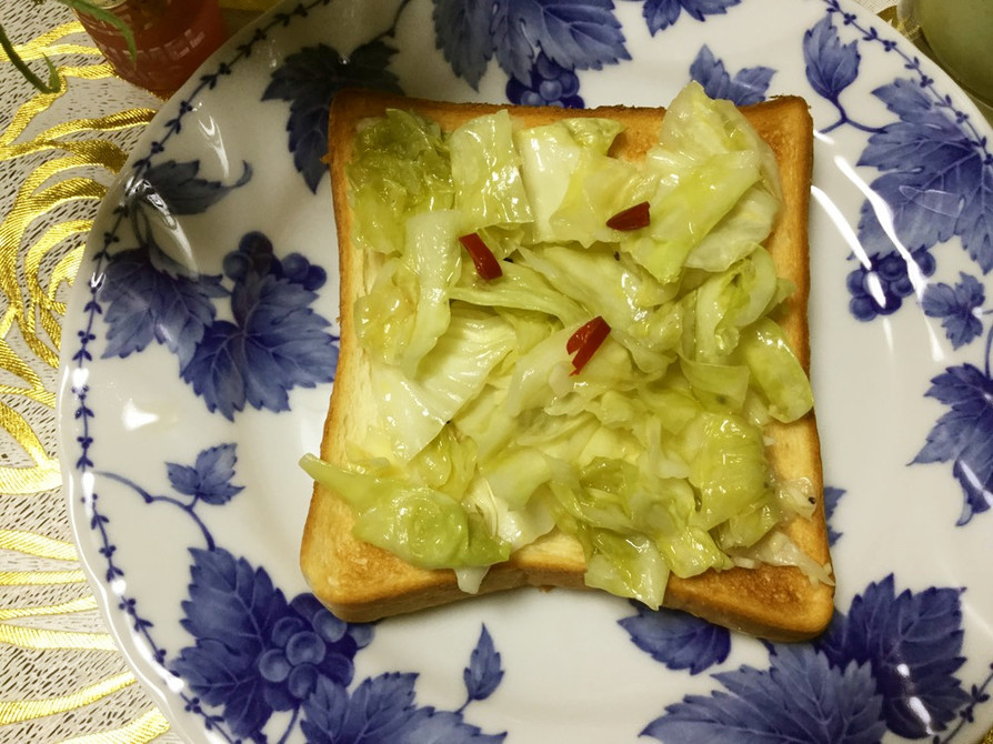 キャベツのペペロンチーノ♡チーズトーストの画像