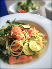 スモークサーモンとレモンバターのパスタの写真