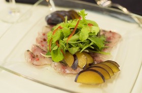 青魚とプルーンのカルパッチョ
