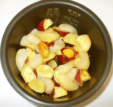 リンゴ・サツマ芋の炊飯器甘煮♪簡単おやつの写真