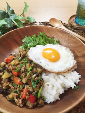 茄子とひき肉のエスニック炒めのっけごはん