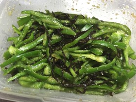 大量消費!簡単*生ピーマン塩昆布和え*