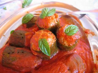 ズッキーニの肉詰めトマトソースがけの画像