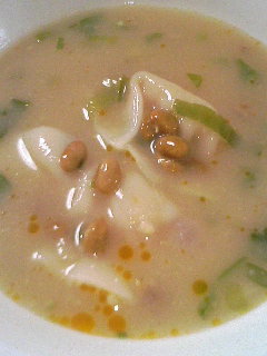 キムチ餃子の納豆味噌スープの画像