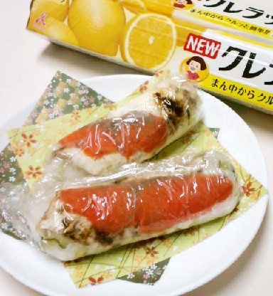 サーモンと卵白のラップで手巻き寿司の画像