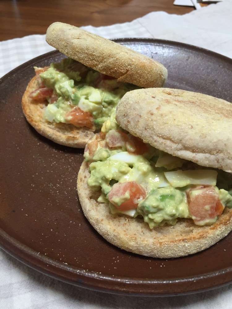 シンプルなギリシャ風アボカドサンドイッチのレシピ