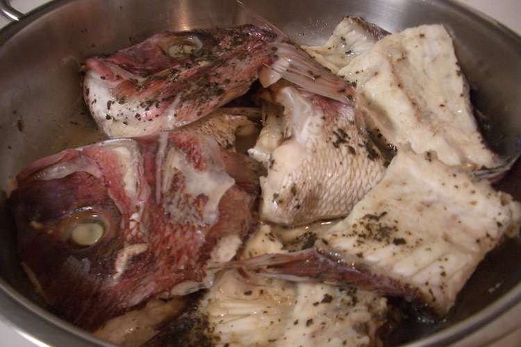 簡単 美味な鯛のあらでハーブ酒蒸 レシピ 作り方 By かんぴぃ クックパッド