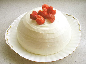 いちごのドームケーキ