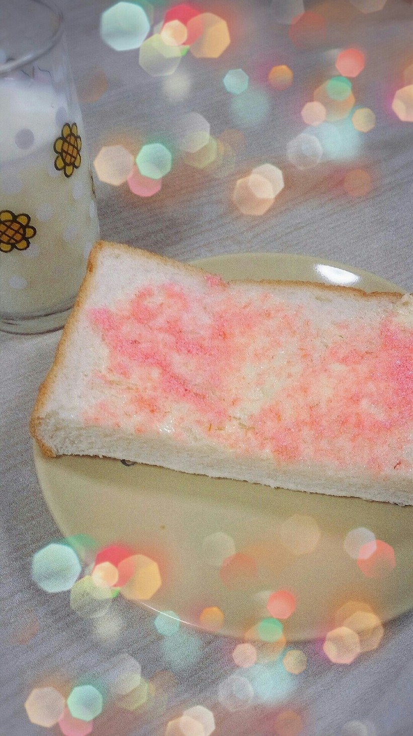 朝食♪焼かないパンに桜でんぶマーガリンの画像