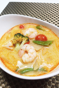 残り野菜でアジアン料理簡単トムヤムスープ