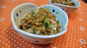 簡単★切って混ぜるだけ【彩り納豆】♪