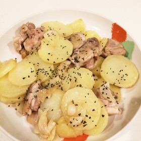 鶏肉とじゃがいも ニンニク蒸し
