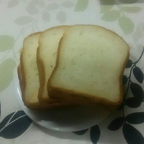 簡単余った生クリームでふっくら柔らかパン