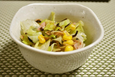 レタスとツナの塩昆布サラダの写真