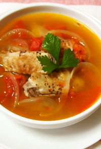 味付き鶏手羽中とトマトのスープ
