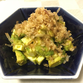 簡単おつまみ!漬けアボカドのチーズ和え