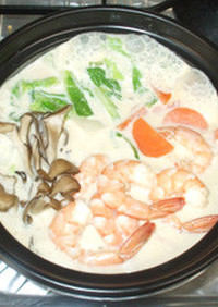 簡単鍋♪海老白菜の味噌牛乳鍋♪牛乳スープ