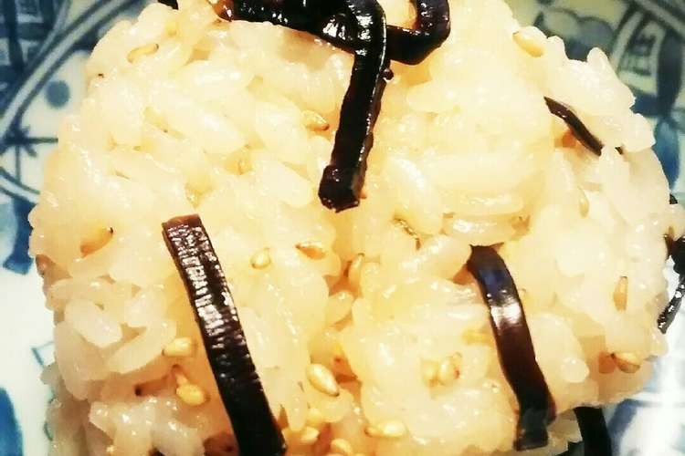 ごま油香るゴマ昆布おにぎり レシピ 作り方 By ｍ０７ クックパッド 簡単おいしいみんなのレシピが355万品