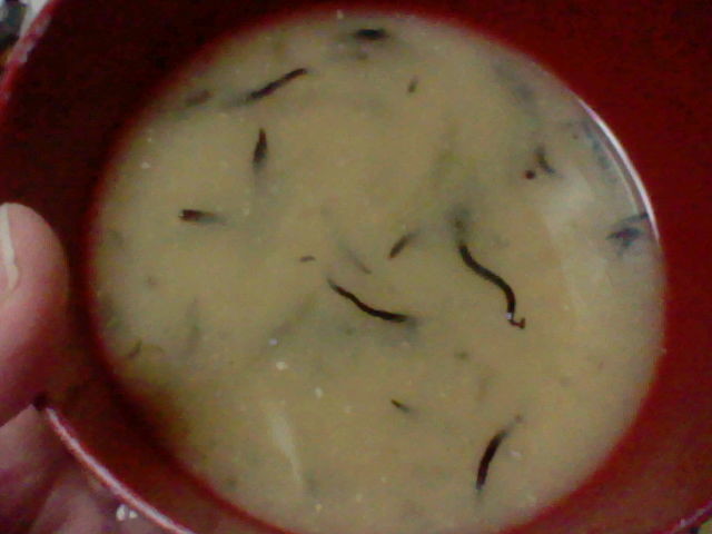 ひじきと玉ねぎのトロっと味噌汁の画像