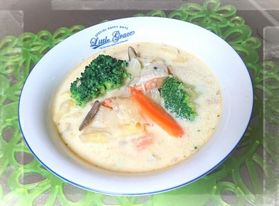簡単ヘルシー☆鮭ときのこの豆乳スープ♪の写真